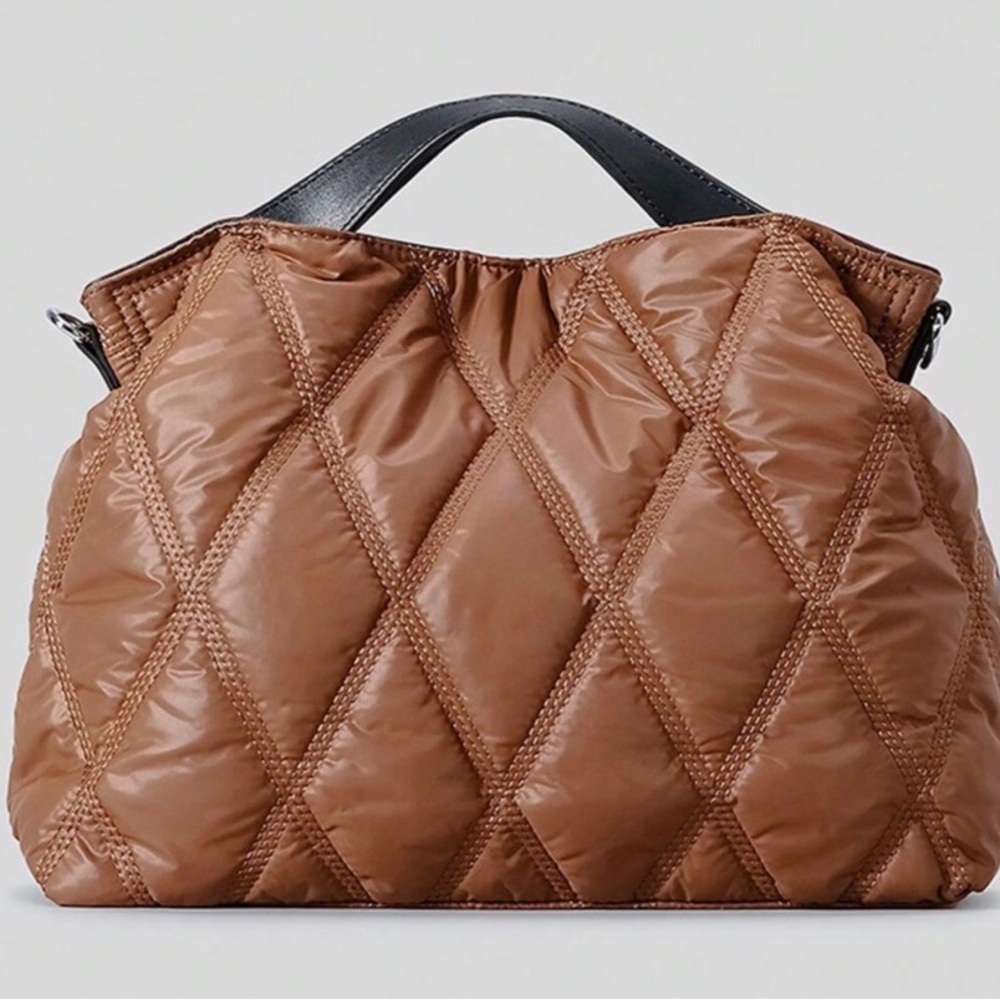 NEW-Women’s Large Capacity Tote. - Picture 2 of 5